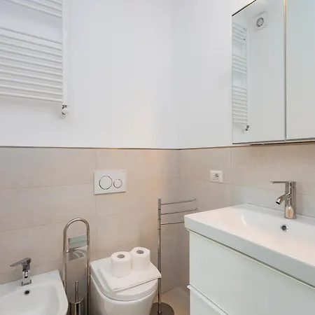 Ihost Flat - Giambellino 131-2 Apartman Milánó